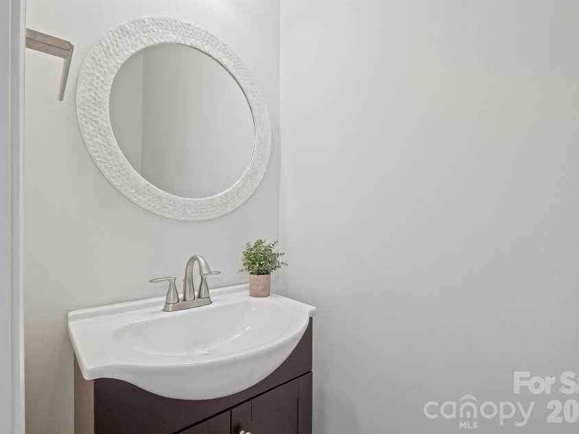 8165 Bridgegate Drive, Huntersville, NC 28078.  MLS# CAR4387320, YatesRealty ID 34777. 