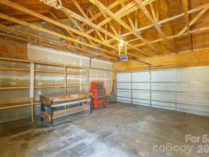 8165 Bridgegate Drive, Huntersville, NC 28078.  MLS# CAR4387320, YatesRealty ID 34777. 