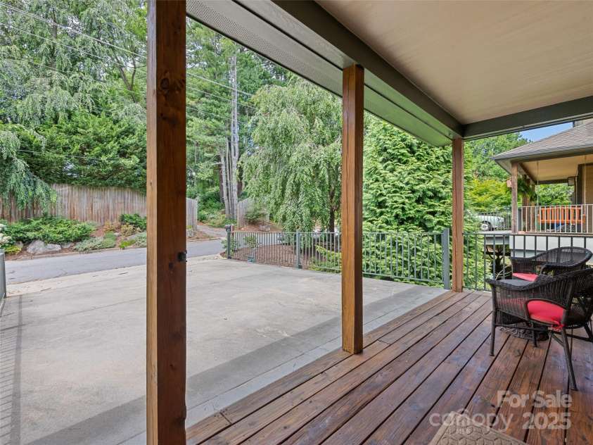 32 Grandview Drive, Asheville, NC 28806.  MLS# CAR4281577, YatesRealty ID 34778. 