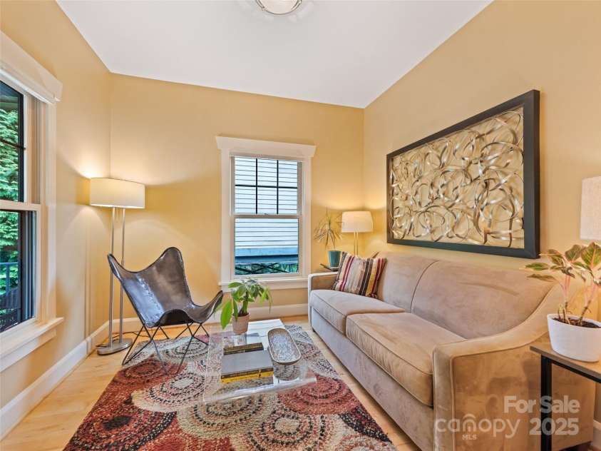 32 Grandview Drive, Asheville, NC 28806.  MLS# CAR4281577, YatesRealty ID 34778. 