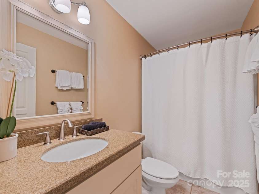 32 Grandview Drive, Asheville, NC 28806.  MLS# CAR4281577, YatesRealty ID 34778. 