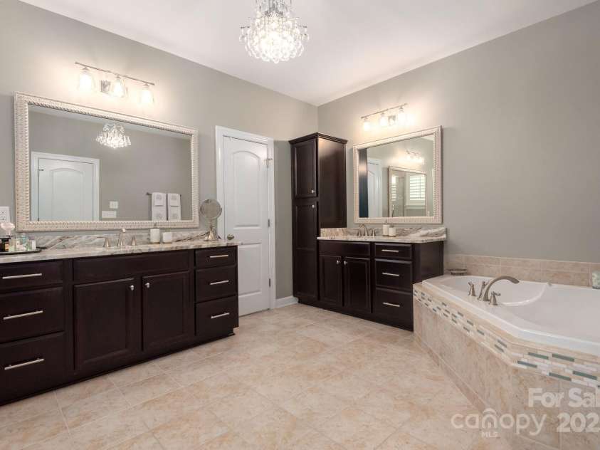 4225 Jasmin May Drive, Charlotte, NC 28226.  MLS# CAR4238243, YatesRealty ID 3478. 