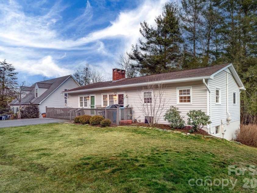 649 Ransom Street, Blowing Rock, NC 28605.  MLS# CAR4336199, YatesRealty ID 3478. 