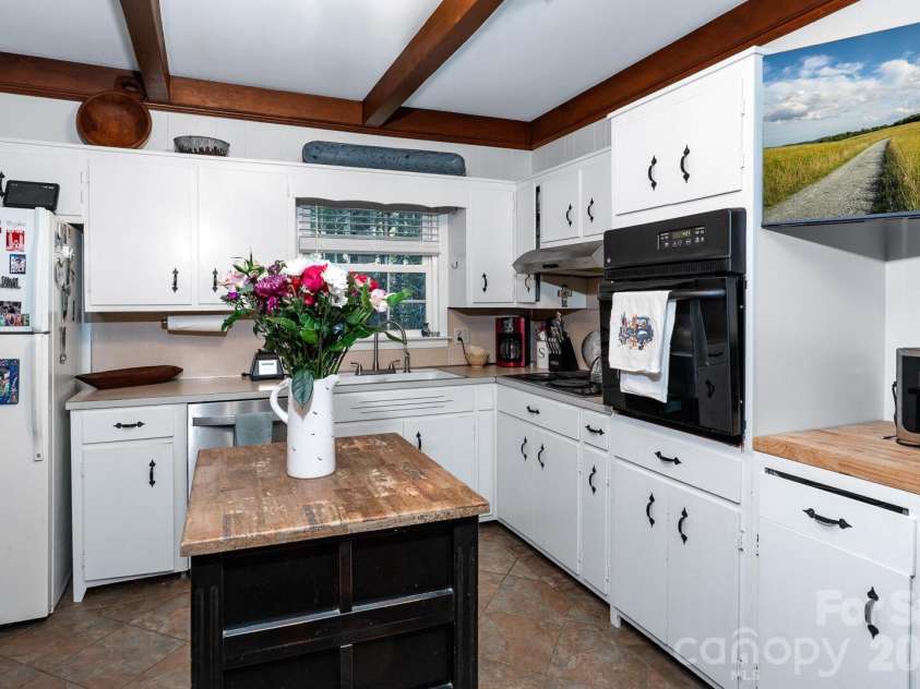 649 Ransom Street, Blowing Rock, NC 28605.  MLS# CAR4336199, YatesRealty ID 3478. 