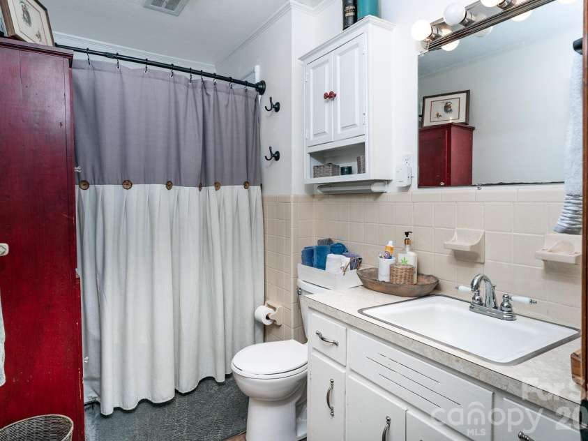 649 Ransom Street, Blowing Rock, NC 28605.  MLS# CAR4336199, YatesRealty ID 3478. 