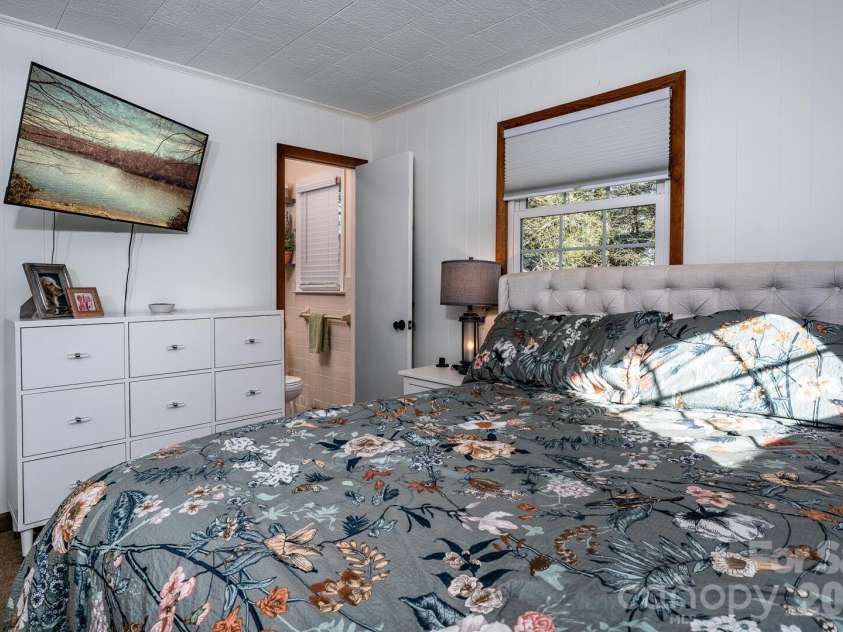 649 Ransom Street, Blowing Rock, NC 28605.  MLS# CAR4336199, YatesRealty ID 3478. 