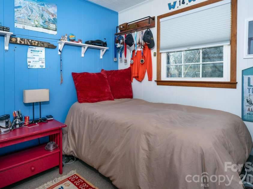 649 Ransom Street, Blowing Rock, NC 28605.  MLS# CAR4336199, YatesRealty ID 3478. 