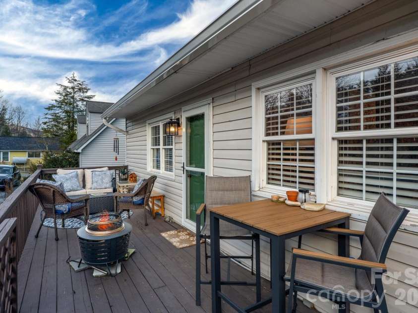 649 Ransom Street, Blowing Rock, NC 28605.  MLS# CAR4336199, YatesRealty ID 3478. 