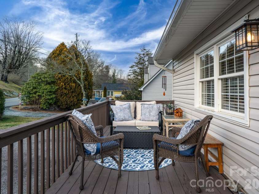 649 Ransom Street, Blowing Rock, NC 28605.  MLS# CAR4336199, YatesRealty ID 3478. 