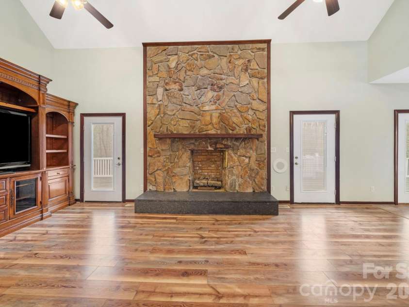 6650 Dellwood Drive, Kannapolis, NC 28081.  MLS# CAR4332230, YatesRealty ID 3478. 