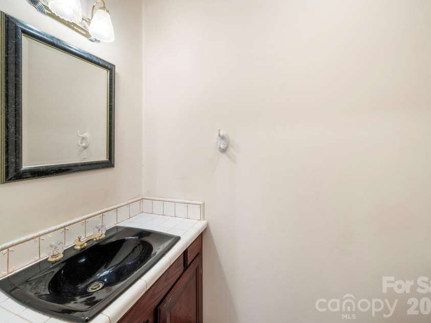 6650 Dellwood Drive, Kannapolis, NC 28081.  MLS# CAR4332230, YatesRealty ID 3478. 