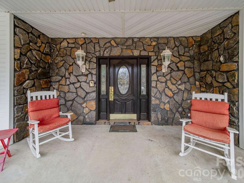 6650 Dellwood Drive, Kannapolis, NC 28081.  MLS# CAR4332230, YatesRealty ID 3478. 