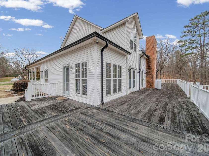 6650 Dellwood Drive, Kannapolis, NC 28081.  MLS# CAR4332230, YatesRealty ID 3478. 
