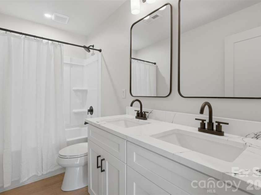 9472 Caddell Road, Fort Mill, SC 29707.  MLS# CAR4389015, YatesRealty ID 34780. Secondary full bathroom