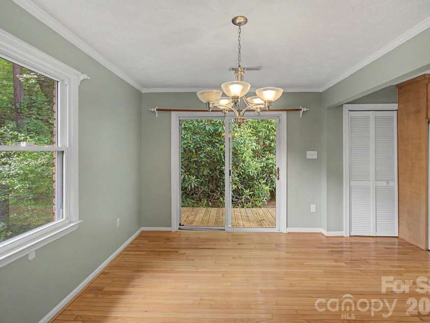 22 Mayfair Drive, Candler, NC 28715.  MLS# CAR4391102, YatesRealty ID 34782. Dining Area