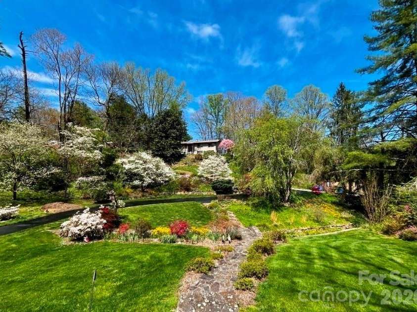22 Mayfair Drive, Candler, NC 28715.  MLS# CAR4391102, YatesRealty ID 34782. Landscaping
