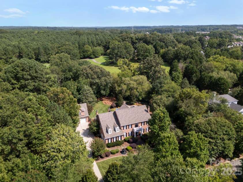 239 Kimberly Road, Davidson, NC 28036.  MLS# CAR4288776, YatesRealty ID 34782. Just over a mile to downtown Davidson