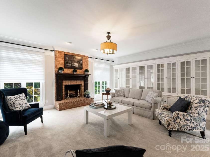 239 Kimberly Road, Davidson, NC 28036.  MLS# CAR4288776, YatesRealty ID 34782. Large Family Room