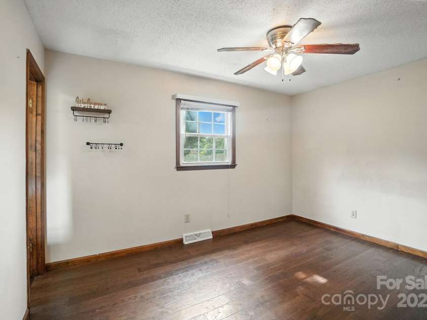 1751 Buffalo Shoals Road, Statesville, NC 28677.  MLS# CAR4293202, YatesRealty ID 34783. Master virtually stages