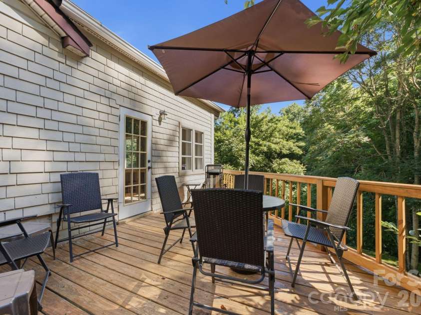 583 Dark Ridge Road, Sylva, NC 28779.  MLS# CAR4394353, YatesRealty ID 34785. Deck access to great room through windowed door