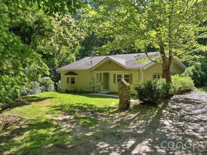 583 Dark Ridge Road, Sylva, NC 28779.  MLS# CAR4394353, YatesRealty ID 34785. Home sits back from road