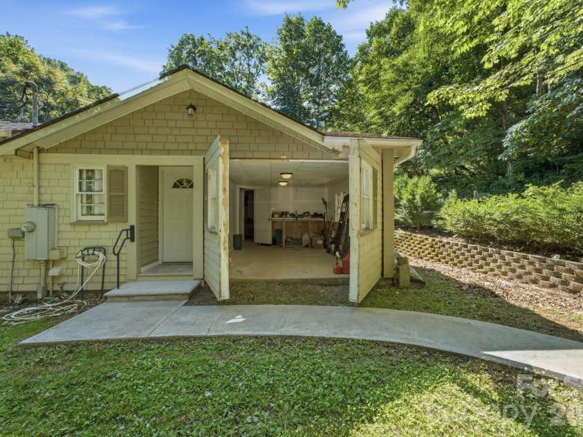 583 Dark Ridge Road, Sylva, NC 28779.  MLS# CAR4394353, YatesRealty ID 34785. View of the workshop doors open