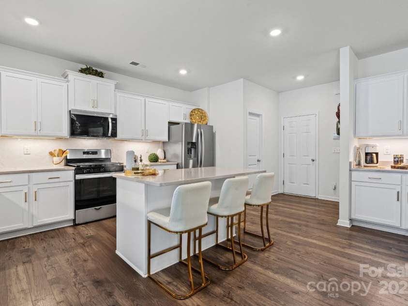 919 Rock Haven Drive, Charlotte, NC 28216.  MLS# CAR4291473, YatesRealty ID 34786. 