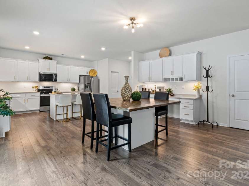 919 Rock Haven Drive, Charlotte, NC 28216.  MLS# CAR4291473, YatesRealty ID 34786. 
