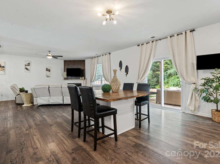 919 Rock Haven Drive, Charlotte, NC 28216.  MLS# CAR4291473, YatesRealty ID 34786. 