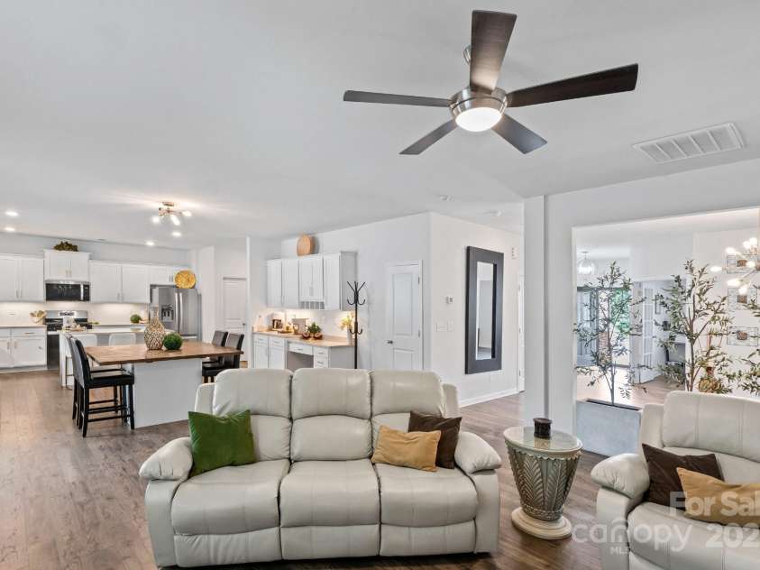 919 Rock Haven Drive, Charlotte, NC 28216.  MLS# CAR4291473, YatesRealty ID 34786. 