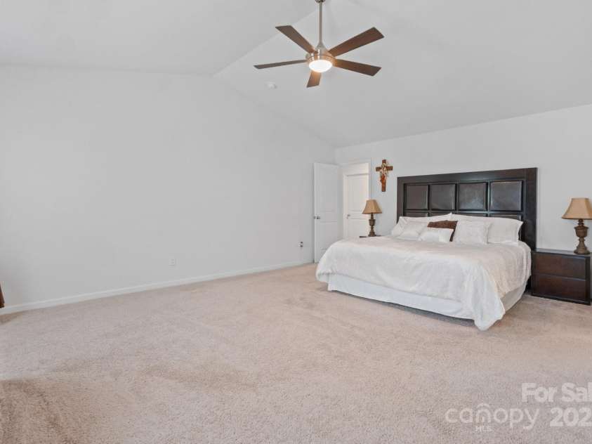 919 Rock Haven Drive, Charlotte, NC 28216.  MLS# CAR4291473, YatesRealty ID 34786. 