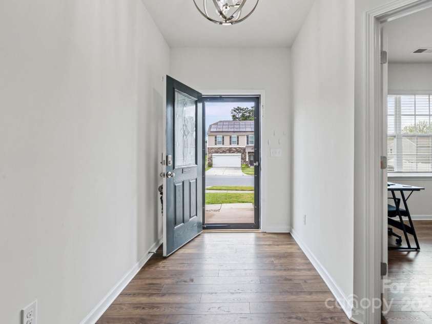 919 Rock Haven Drive, Charlotte, NC 28216.  MLS# CAR4291473, YatesRealty ID 34786. Entrance