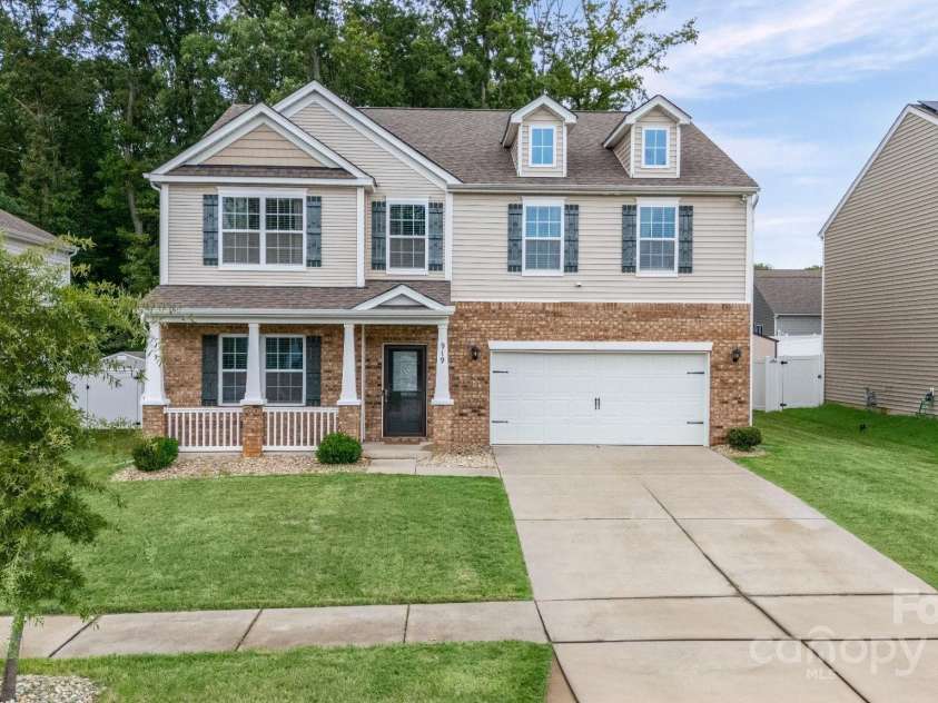 919 Rock Haven Drive, Charlotte, NC 28216.  MLS# CAR4291473, YatesRealty ID 34786. Front Exterior