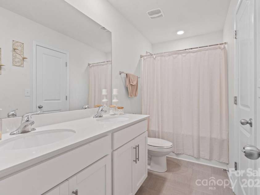 919 Rock Haven Drive, Charlotte, NC 28216.  MLS# CAR4291473, YatesRealty ID 34786. Full Bath 2