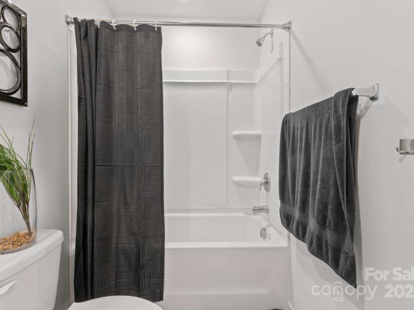 919 Rock Haven Drive, Charlotte, NC 28216.  MLS# CAR4291473, YatesRealty ID 34786. Full Bath 3