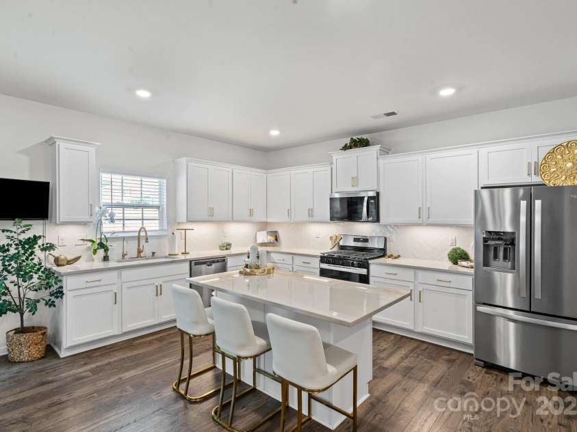 919 Rock Haven Drive, Charlotte, NC 28216.  MLS# CAR4291473, YatesRealty ID 34786. Kitchen
