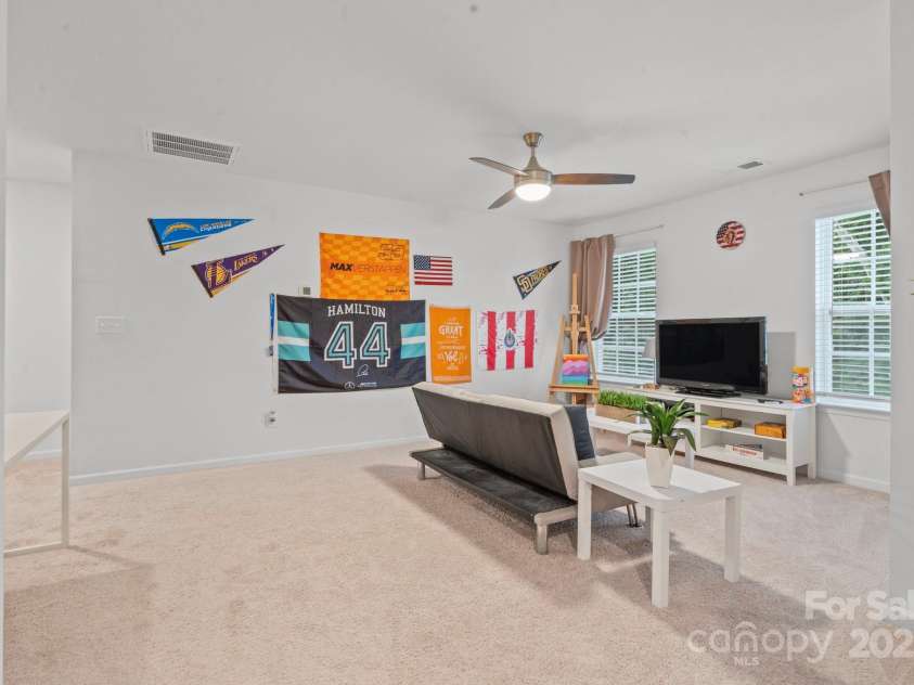 919 Rock Haven Drive, Charlotte, NC 28216.  MLS# CAR4291473, YatesRealty ID 34786. Loft