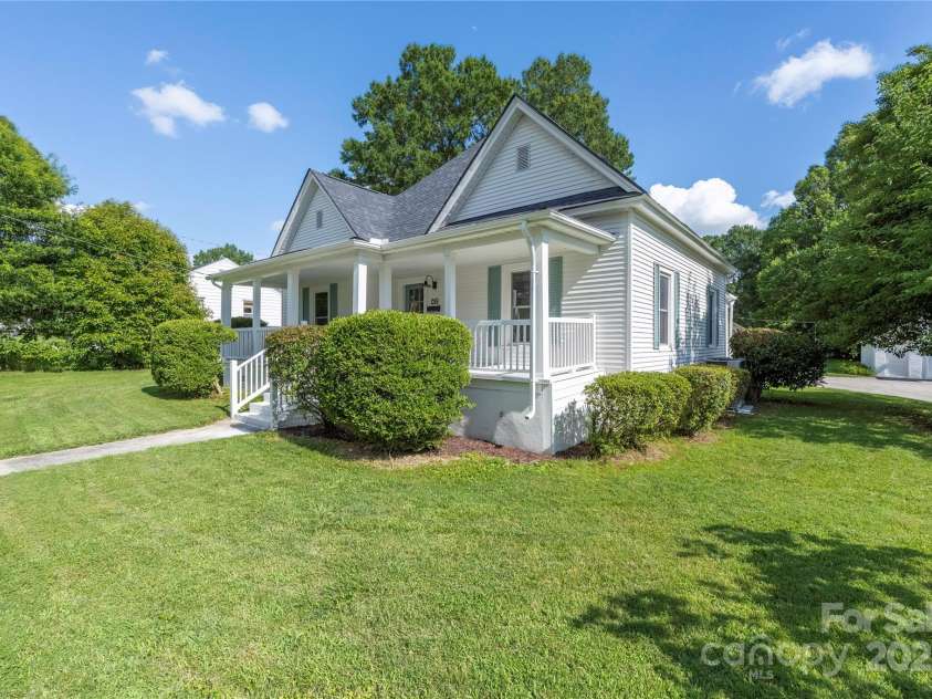 619 Oak Street, Mooresville, NC 28115.  MLS# CAR4274443, YatesRealty ID 34787. 