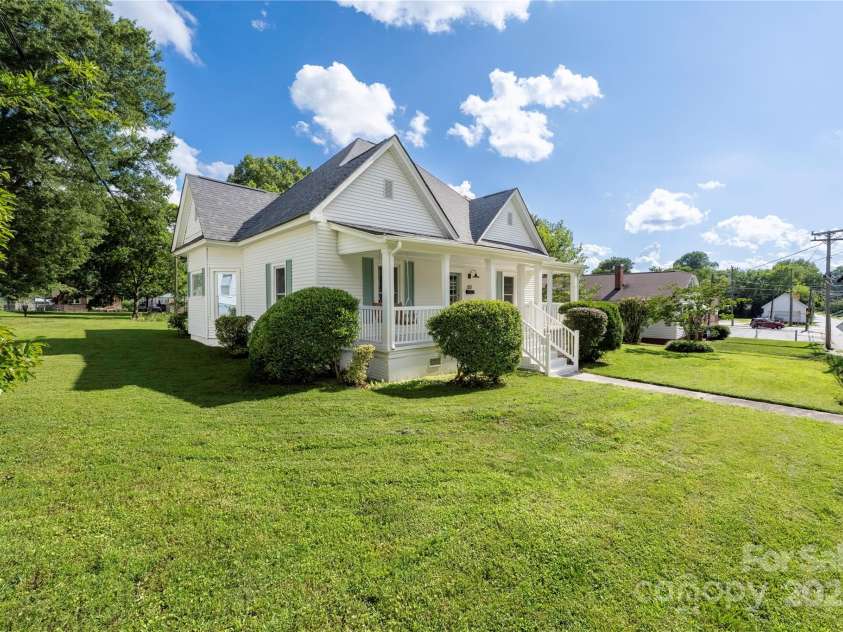 619 Oak Street, Mooresville, NC 28115.  MLS# CAR4274443, YatesRealty ID 34787. 