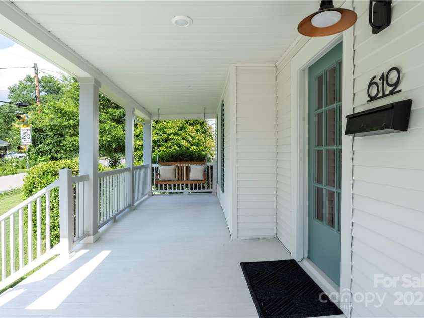619 Oak Street, Mooresville, NC 28115.  MLS# CAR4274443, YatesRealty ID 34787. 