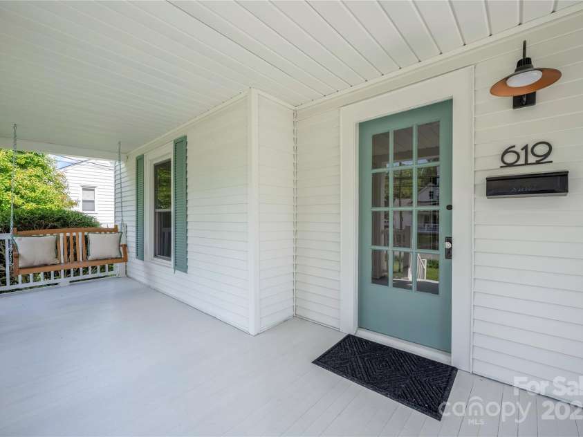 619 Oak Street, Mooresville, NC 28115.  MLS# CAR4274443, YatesRealty ID 34787. 
