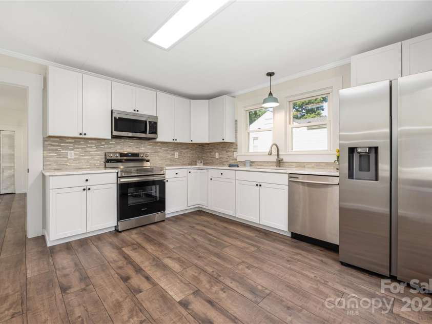 619 Oak Street, Mooresville, NC 28115.  MLS# CAR4274443, YatesRealty ID 34787. 