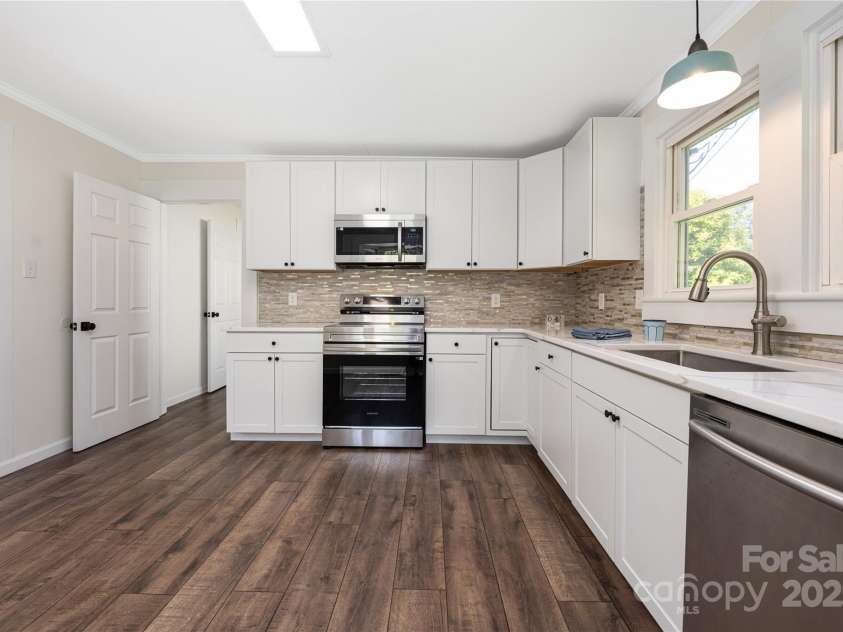 619 Oak Street, Mooresville, NC 28115.  MLS# CAR4274443, YatesRealty ID 34787. 