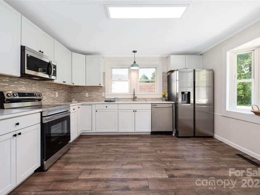 619 Oak Street, Mooresville, NC 28115.  MLS# CAR4274443, YatesRealty ID 34787. 