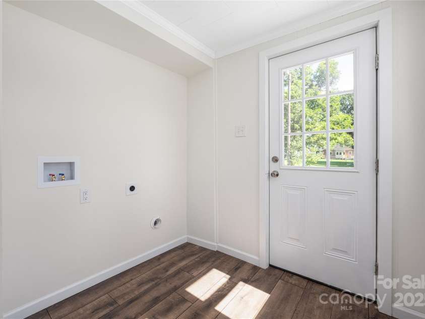 619 Oak Street, Mooresville, NC 28115.  MLS# CAR4274443, YatesRealty ID 34787. 