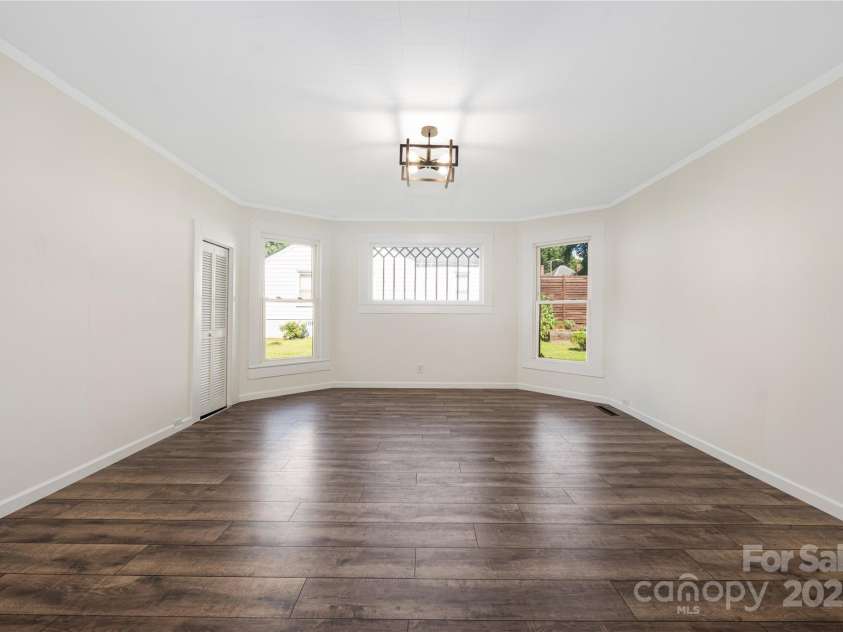 619 Oak Street, Mooresville, NC 28115.  MLS# CAR4274443, YatesRealty ID 34787. 