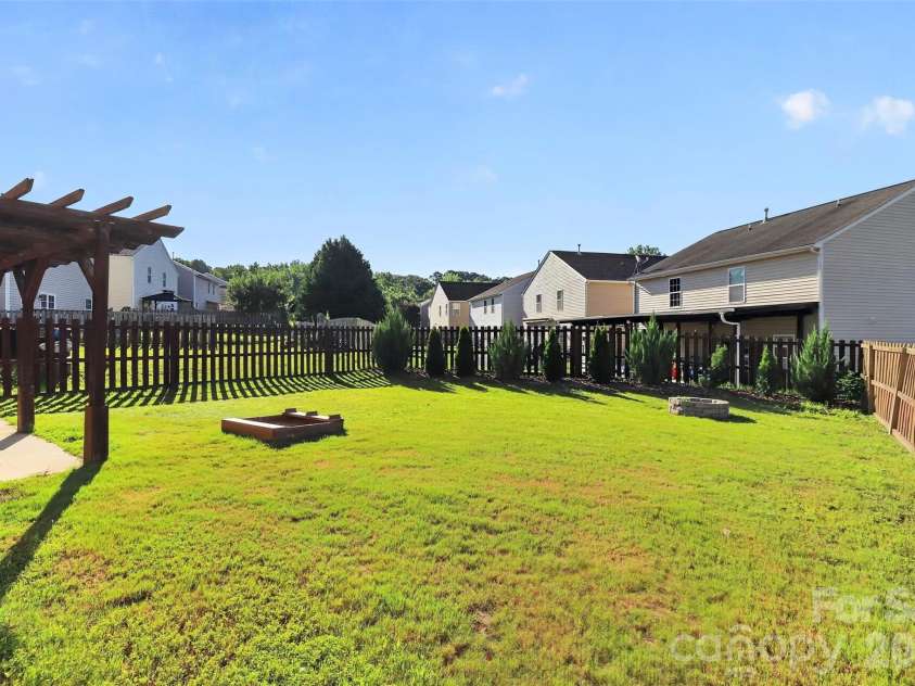 2043 Grimley Lane, Fort Mill, SC 29707.  MLS# CAR4397584, YatesRealty ID 34788. Fenced-in backyard 