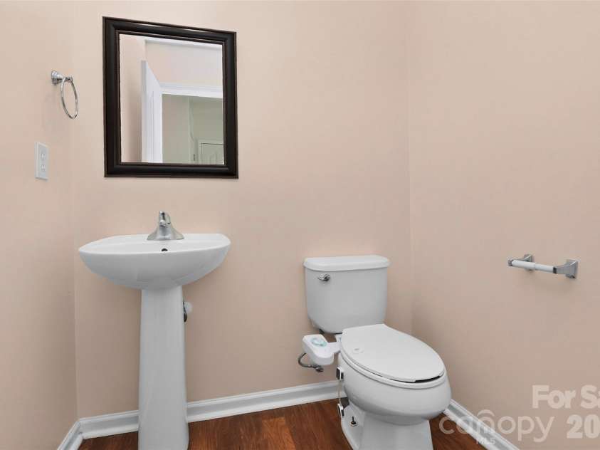 2043 Grimley Lane, Fort Mill, SC 29707.  MLS# CAR4397584, YatesRealty ID 34788. First floor half bathroom 