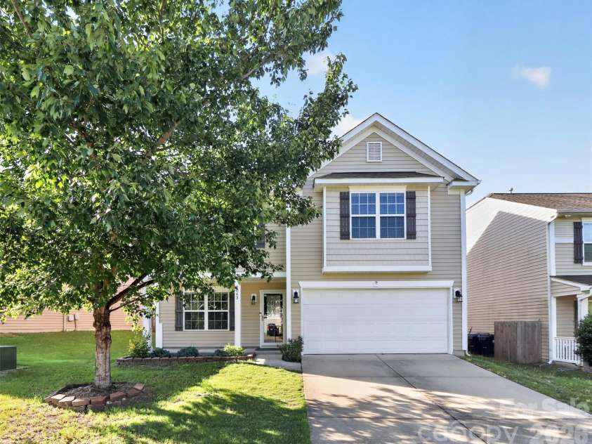 2043 Grimley Lane, Fort Mill, SC 29707.  MLS# CAR4397584, YatesRealty ID 34788. Front yard