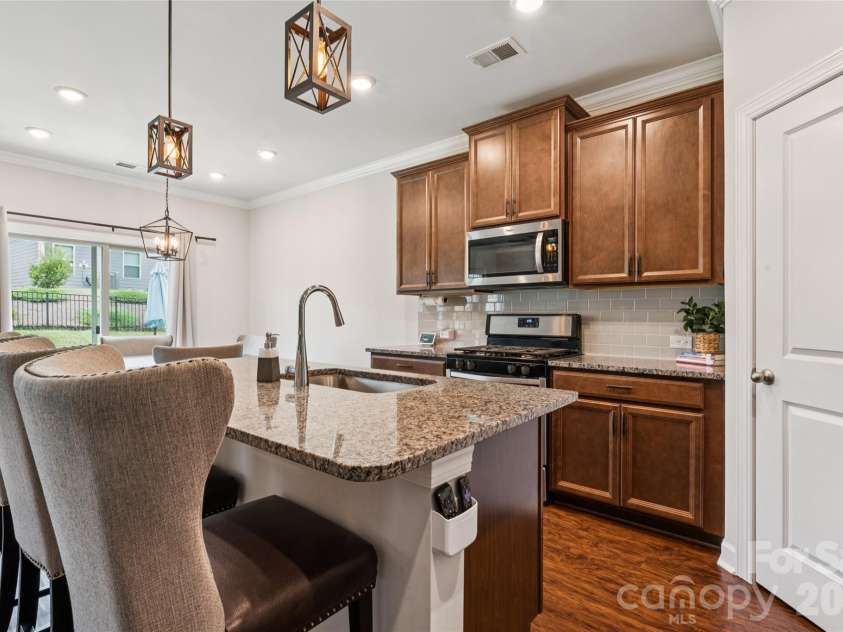 3850 Longmore Lane, Kannapolis, NC 28081.  MLS# CAR4394364, YatesRealty ID 34789. Open concept kitchen with bar stop seating